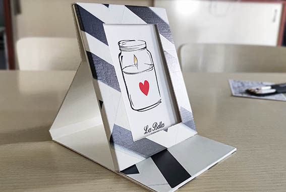 pochette de chocolats design avec un packaging original rÃ©utilisable en cadre photo